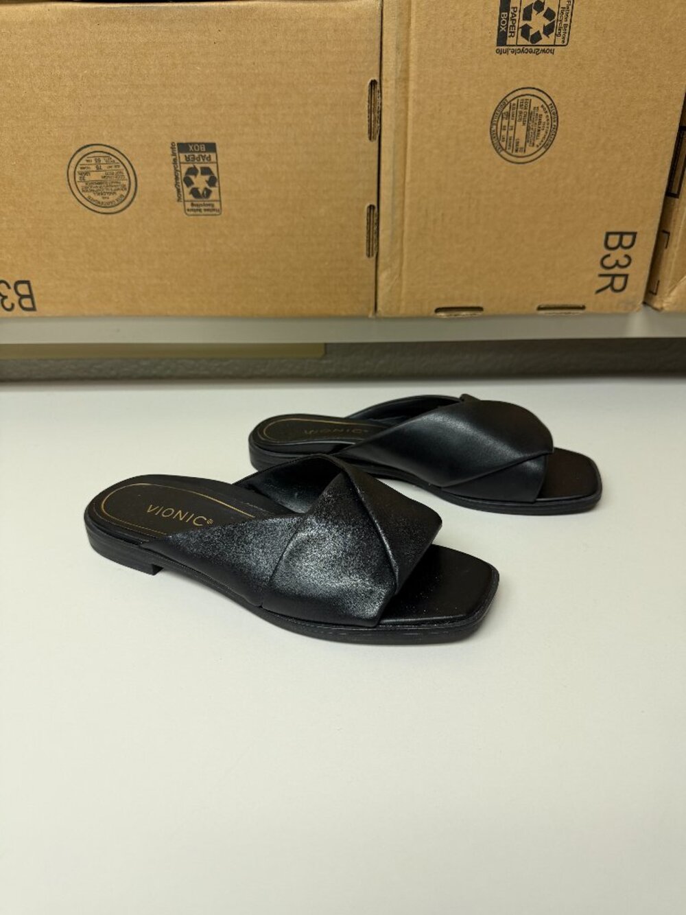 Vionic Miramar Sandals - black/black - size 8